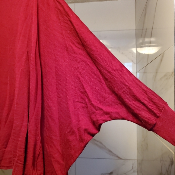 Press cherry red dolman sleeve knit long sleeve v-neck top w/ button detail NWOT - Picture 4 of 9
